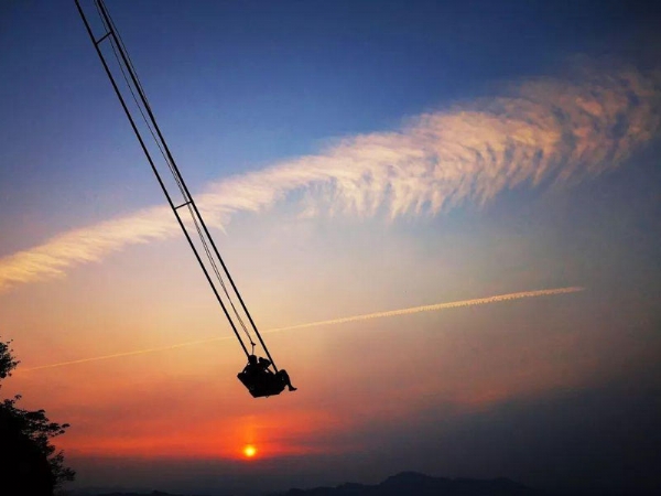 Cliff swing