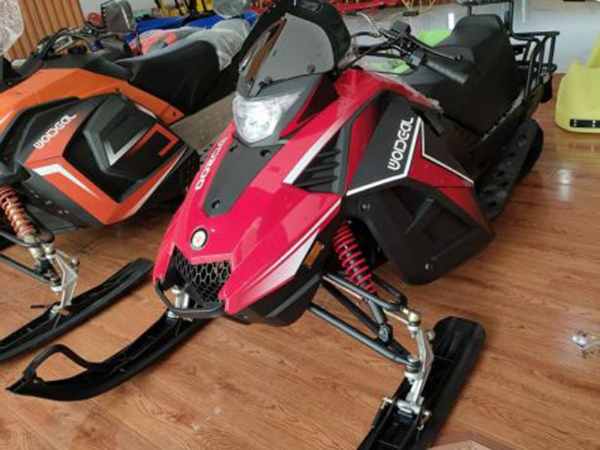 Snow mobile